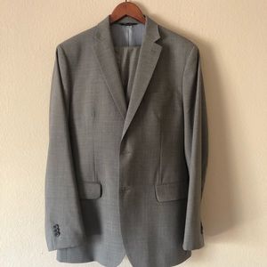 Banana Republic 40R tailored fit men’s suit